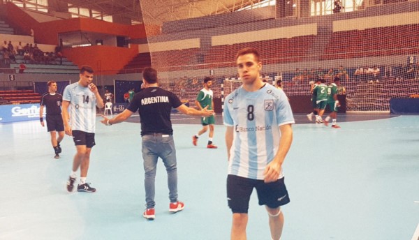 El trelewense Gian Valentino Rossetto fue titular y marcó dos goles en el primer triunfo argentino en el Mundial.