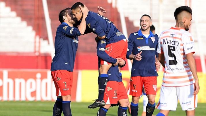 Con la derrota de Crucero, Flandria, San Martin de Tucumán e Independiente Rivadavia mantuvieron la categoría.