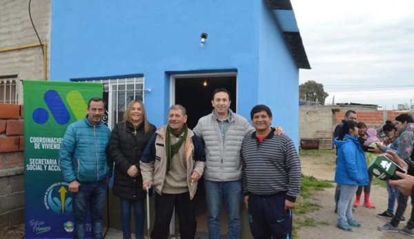El vecino Baeza recibió su mejoramiento habitacional.