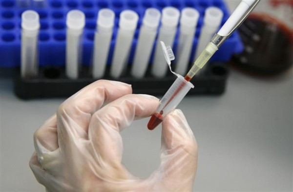 Un nuevo tratamiento para el VIH que reduce de tres a dos las drogas que cada día deben ingerir los pacientes.