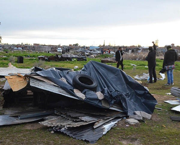 El municipio derribó las construcciones precarias en uno de los lotes.