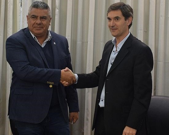 Tapia y Elizondo firmaron el convenio de cooperación.