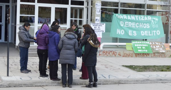 El juicio continuará hoy a la mañana y pende de dos juces si Colabelli sigue al frente del debate oral. 
