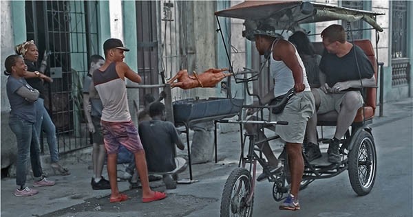 La Habana retratada por  el artista argentino Fernando Torres, que expondrá su postales de viaje en Trelew.