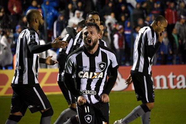 Con gol de Joao Paulo, Botafogo venció 1-0 a Nacional en Montevideo.