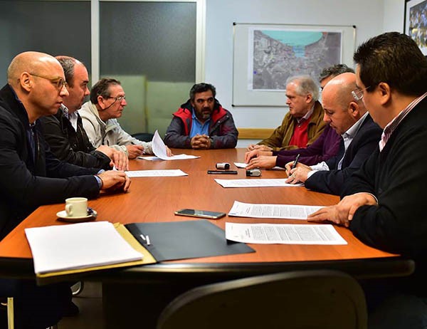 Contratos. Se firmaron los acuerdos para la obra del frente costero. 