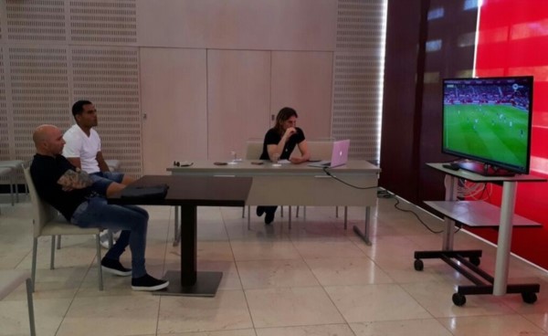 Mercado, Sampaoli y Becaccecce, en plena reunión.