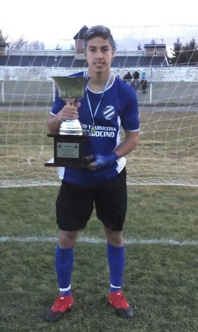 Lahora, con la copa de la Liguilla.