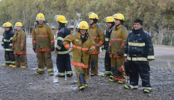 Dolavon. Los bomberos brindarán hoy el curso de primeros auxilios.