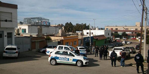 Procedimiento policial en la zona donde se produjo el brutal ataque a balazos que liquidó a  Nogales.  