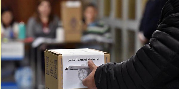Por los votos. Todos saben que el trabajo hasta octubre no será sencillo.