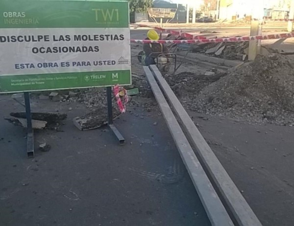 Reparaciones. Una postal de las tareas del municipio en las calles. 