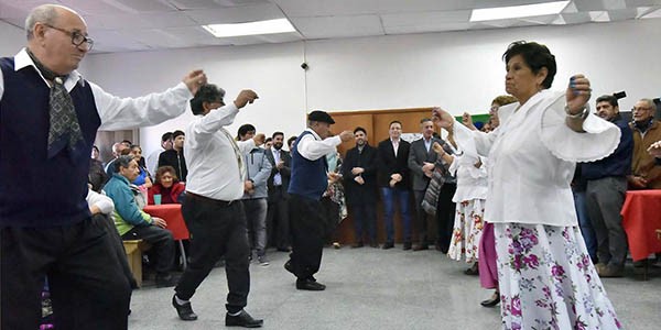 Baile. El intendente estuvo en “Caminito” y desde allí lanzó definiciones políticas sobre su gabinete. 