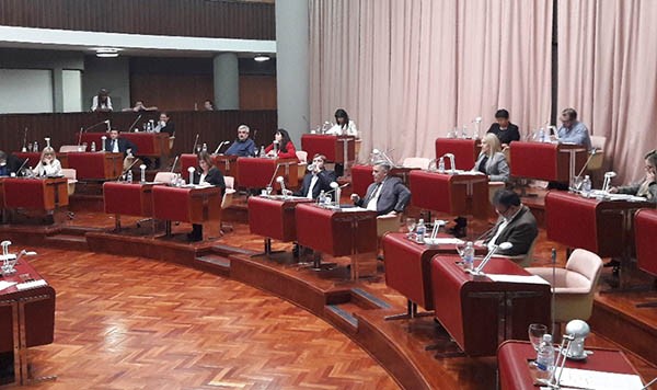 Repercusión. Los diputados quieren saber sobre la millonaria deuda. 