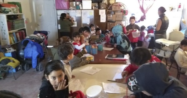 A la biblioteca merendero “22 de Agosto“ del barrio Moreira asisten de 35 a 40 chicos por día.