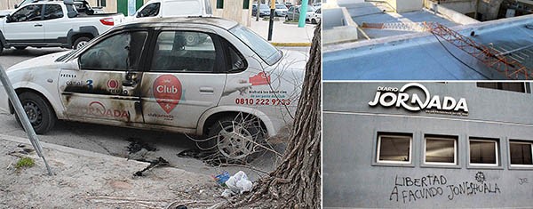 El Corsa de Jornada con los vestigios del ataque con la  Molotov (izq.). Hace pocos días cortaron los tensores de la antena de FM Tiempo en Madryn, y pintaron la fachada del diario. 