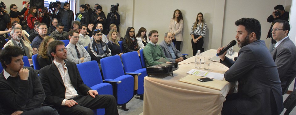 La presentación del ministro de Producción junto al intendente Maderna ayer en Trelew.