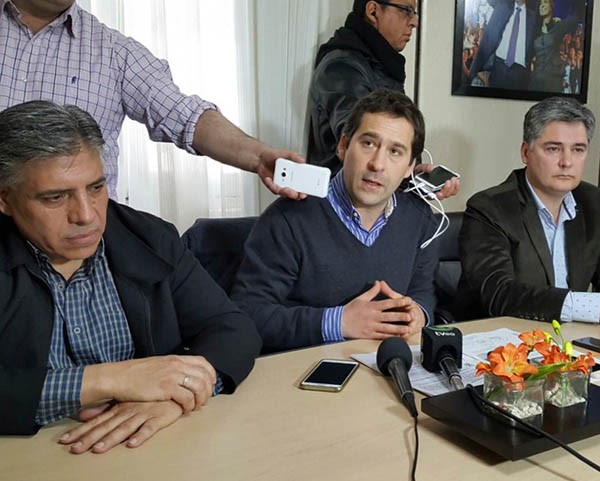 En conferencia se anunció la regularización de los trabajadores.