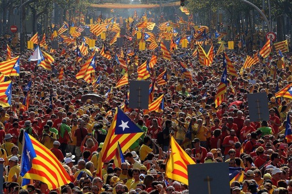 El Parlamento catalán aprobó la independencia de Cataluña.