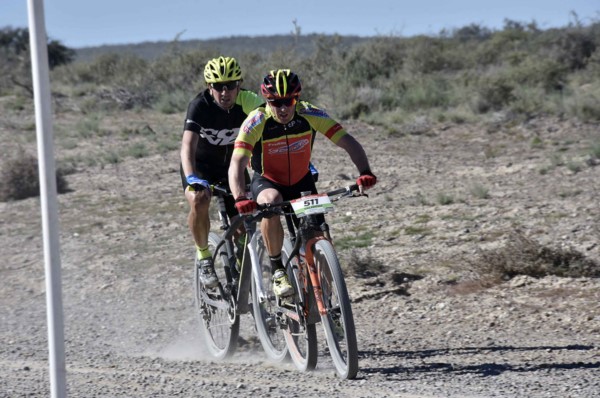 Marcos Aga, de Esquel, y Lorena Fernández, de El Bolsón, fueron los vencedores en la prueba de 60 kilómetros.