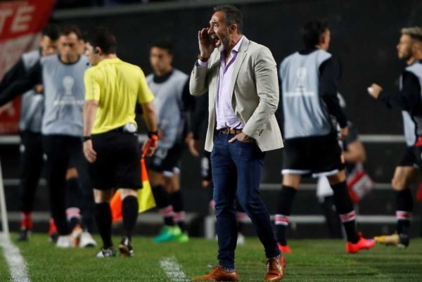 Gustavo Matosas puso fin a su estadía en Estudiantes tras la eliminación de la Sudamericana.