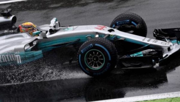Hamilton logra la "pole" en Monza y mejora la plusmarca de Schumacher.