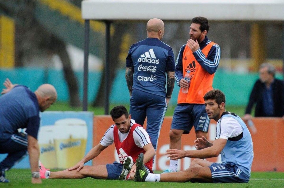 Sampaoli quiere ser más ofensivo de local y piensa en tres cambios.