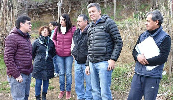 Menna dialogó con vecinos de la meseta y la cordillera.