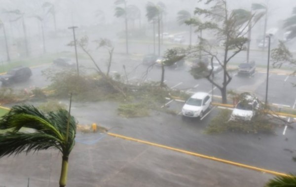 Puerto Rico lleva 11 años en recesión y ahora no tiene electricidad por el huracán María.