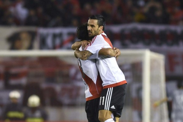 Scocco hizo cinco y fue la gran figura de River.