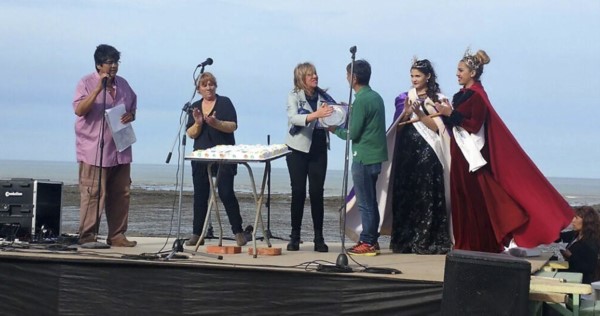 La intendente municipal, Rossana Artero estuvo ayer en Playa el Faro por el 107 aniversario de Magagna.