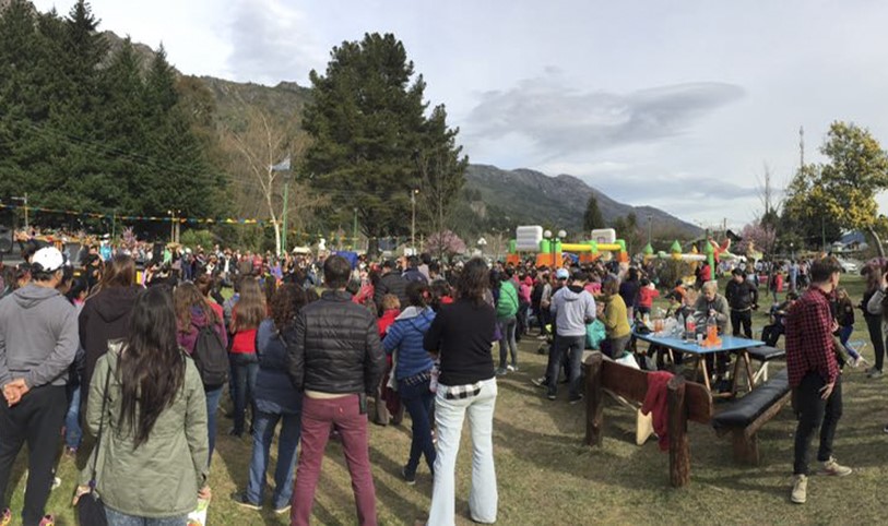 La plaza central fue sede de las actividades por el Día de la Primavera.
