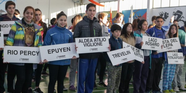 Las distintas delegaciones provinciales estuvieron presentes en el acto de apertura realizado en Rawson.