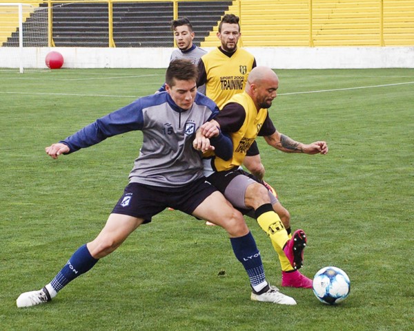 El “Depo” y Brown volverán a jugar mañana un amistoso de preparación.