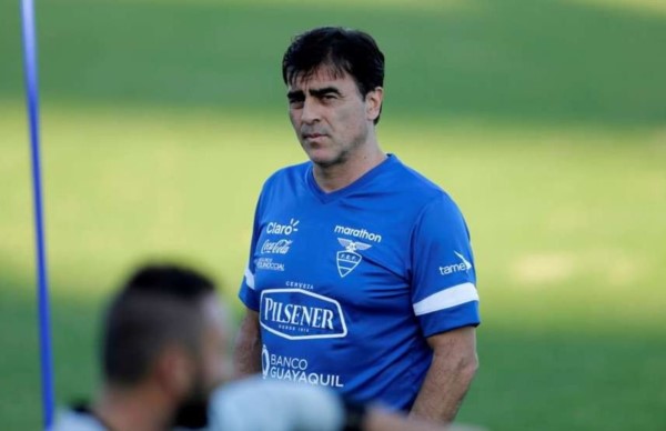 Gustavo Quinteros: "Yo siempre consideré que los que renuncian a algo, es por que son cobardes, yo no soy cobarde".