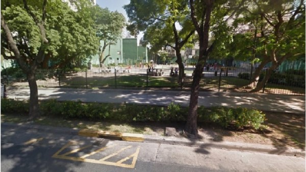En esta plaza del barrio de San Telmo, dos nenas de 12 años fueron abusadas por varios jóvenes pasadas las 1:30 de la noche.