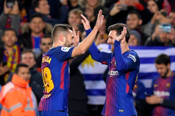 Messi (2) y Jordi Alba (1), celebran uno de los tantos. Los otros fueron de Suárez y Rakitic.