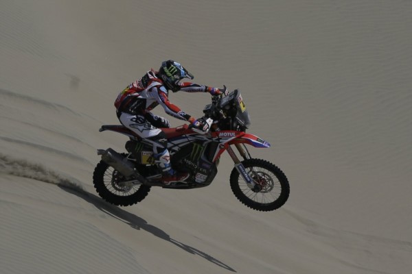 El salteño Kevin Benavides con su Honda 47 fue segundo en la 6ta etapa y pasó al frente de la competencia.
