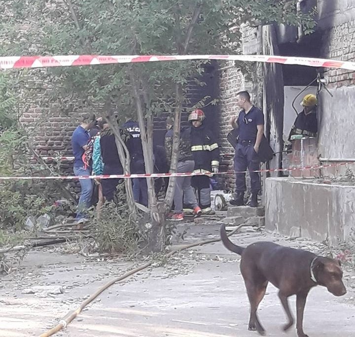 Bomberos y policía trabajó en el lugar del hallazgo (Foto: Tu Lugar FM 92.1 Playa Unión)