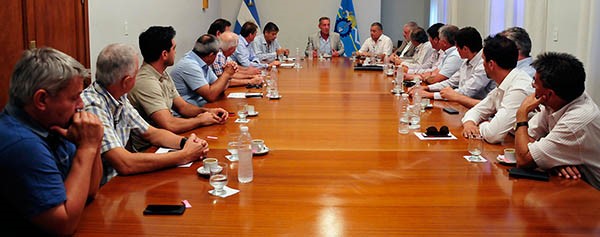 Cumbre. El mandatario dialogó con los referentes empresariales para garantizar un piso de obra pública.
