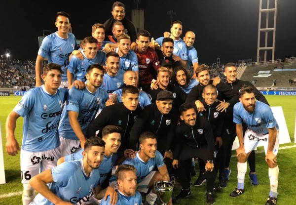 El festejo del plantel "celeste" que se impuso al Racing alternativo de Coudet.