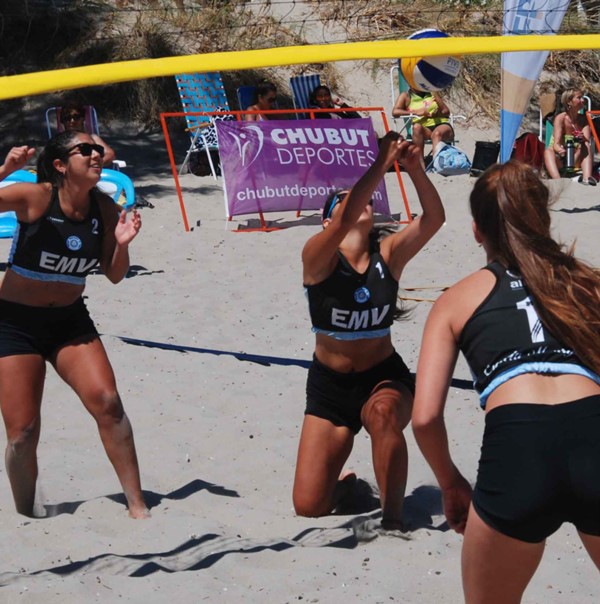 Armando juego. Las chicas jugaron la primera fecha el fin de semana.