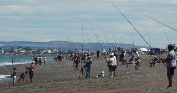 La costa de Playa Unión volverá a llenarse de cañófilos este fin de semana en las “24 Horas de Pesca”.