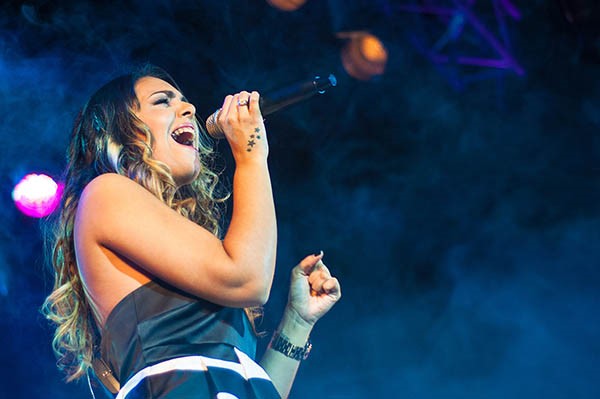 Ángela Leiva,  una de las nuevas voces de la música tropical a nivel nacional que esta noche canta en Madryn.