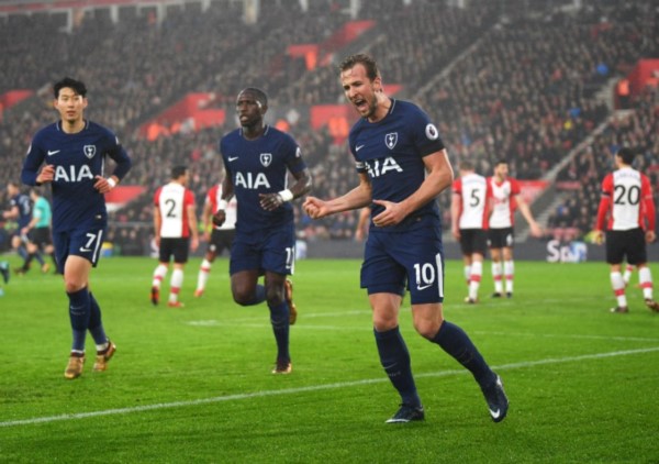 Kane marcó para Tottenham y es el goleador del campeonato, lleva 21 goles en 24 partidos.