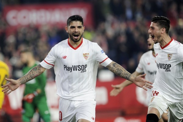 Banega, de penal, marcó uno de los tantos en la victoria del Sevilla de los argentinos.
