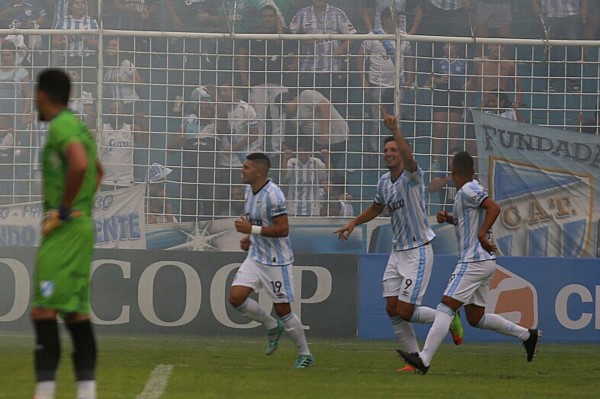 El Decano llega de empatar con Banfield de visitante y en su último partido de local goleó a Temperley.