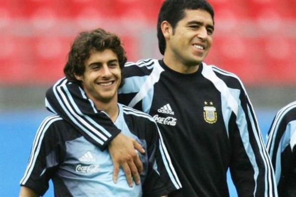 El cruce "lírico" en vivo entre Pablo Aimar y Juan Román Riquelme.
