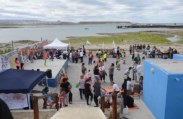 Se realizan juegos, controles y se entrega información a las familias, en el Paseo Costero Frutos del Mar.