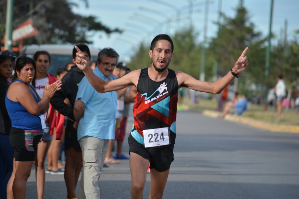 Matías Vivas se impuso en la 18° edición de la "Corrida Don León".